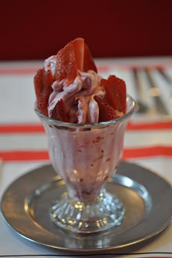 Frozen Yogurt with Fresh Strawberries